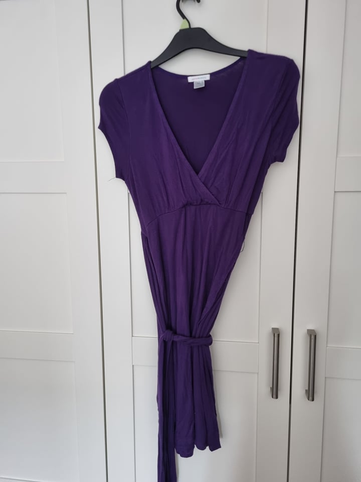 AnneeMatthew size M purple short sleeve v neck dress