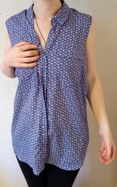 M/12 - cute pattern blue sleeveless button top