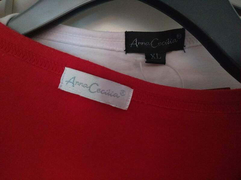 Size 16 XXL red and white short sleeve top bf Anna Cecilia label